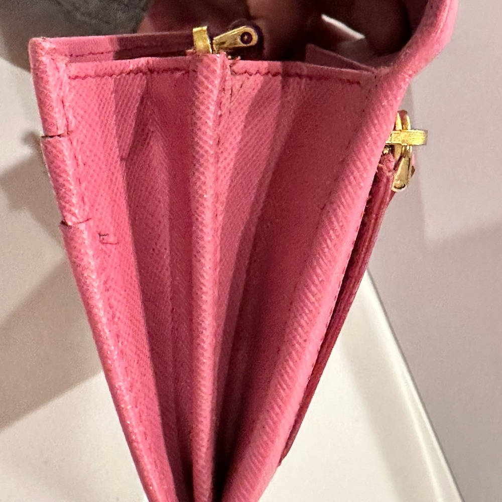 !!Sold!! PRADA SAFFIANO Lock Wallet NWOT - Picture 8 of 14